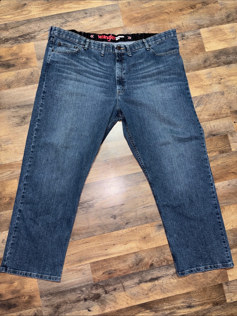 Wrangler Men's Medium Blue Relaxed Jeans | Size 46x30 Elastic waistband